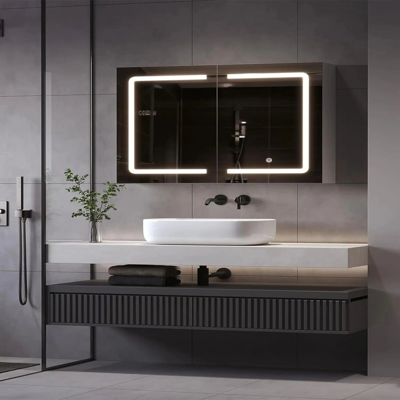 Armoire à Miroir Salle de Bain installée au mur dans un décor contemporain.