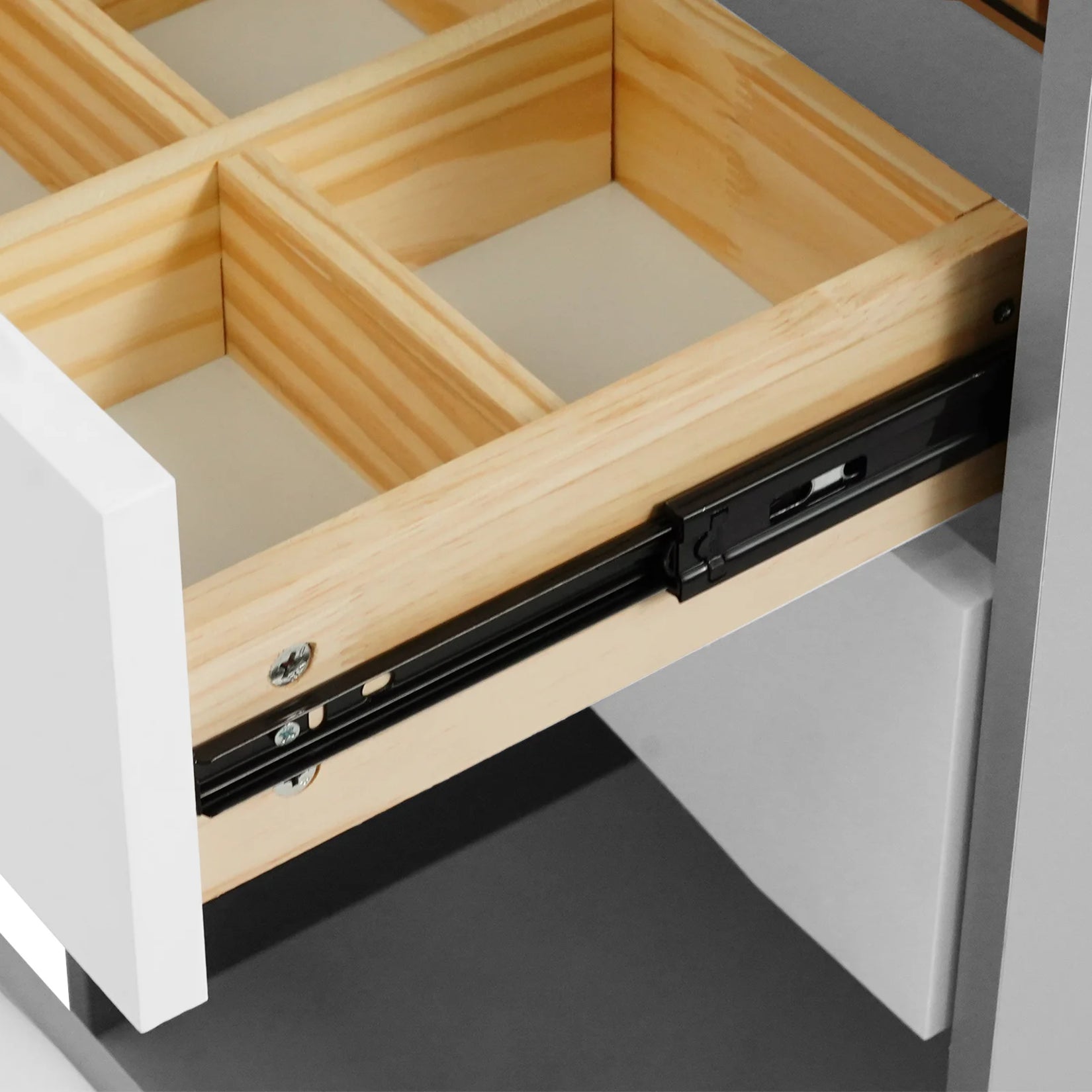Tiroir compartimenté en bois naturel de l'Armoire Bijoux.