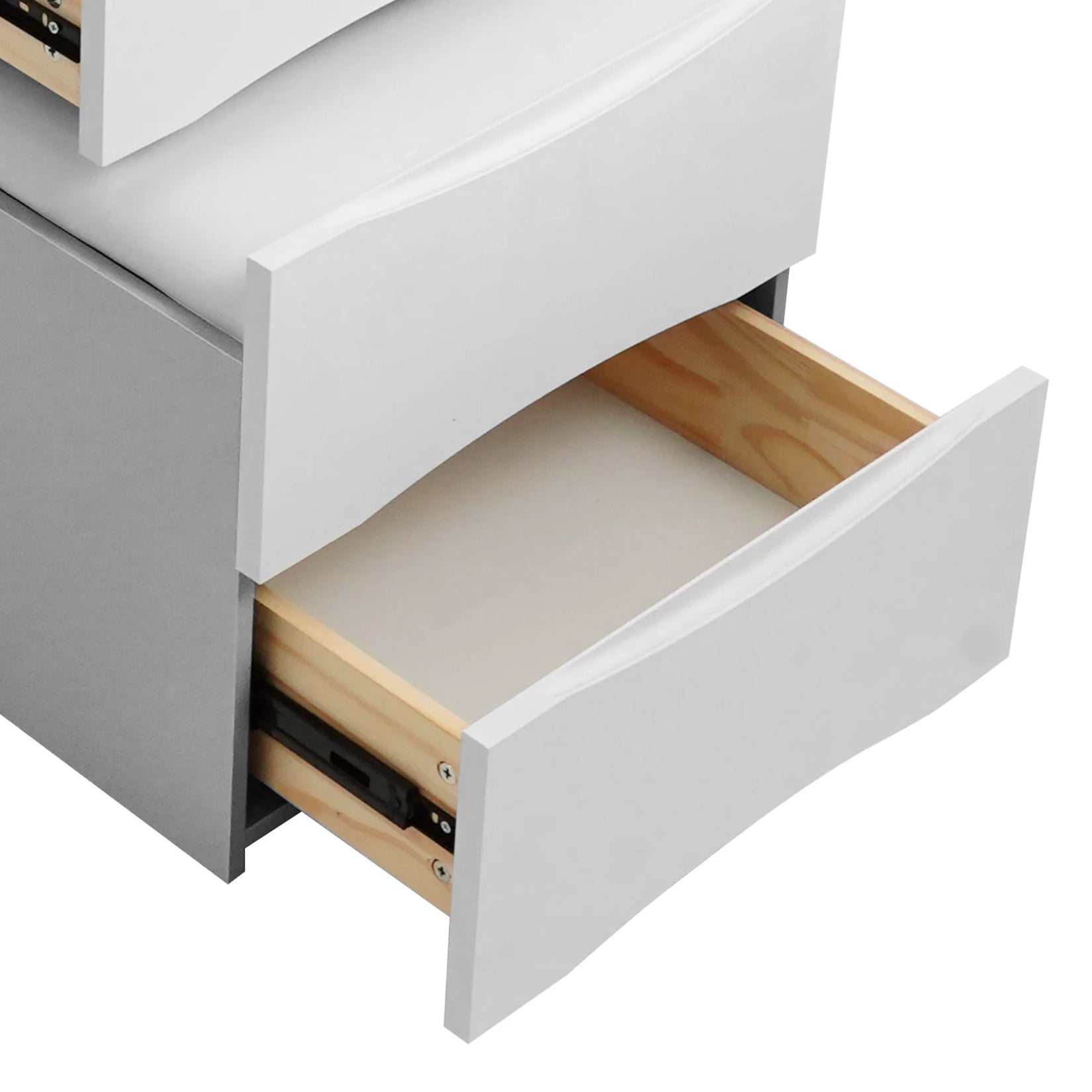 Gros plan sur un tiroir en bois coulissant de l'Armoire Bijoux.