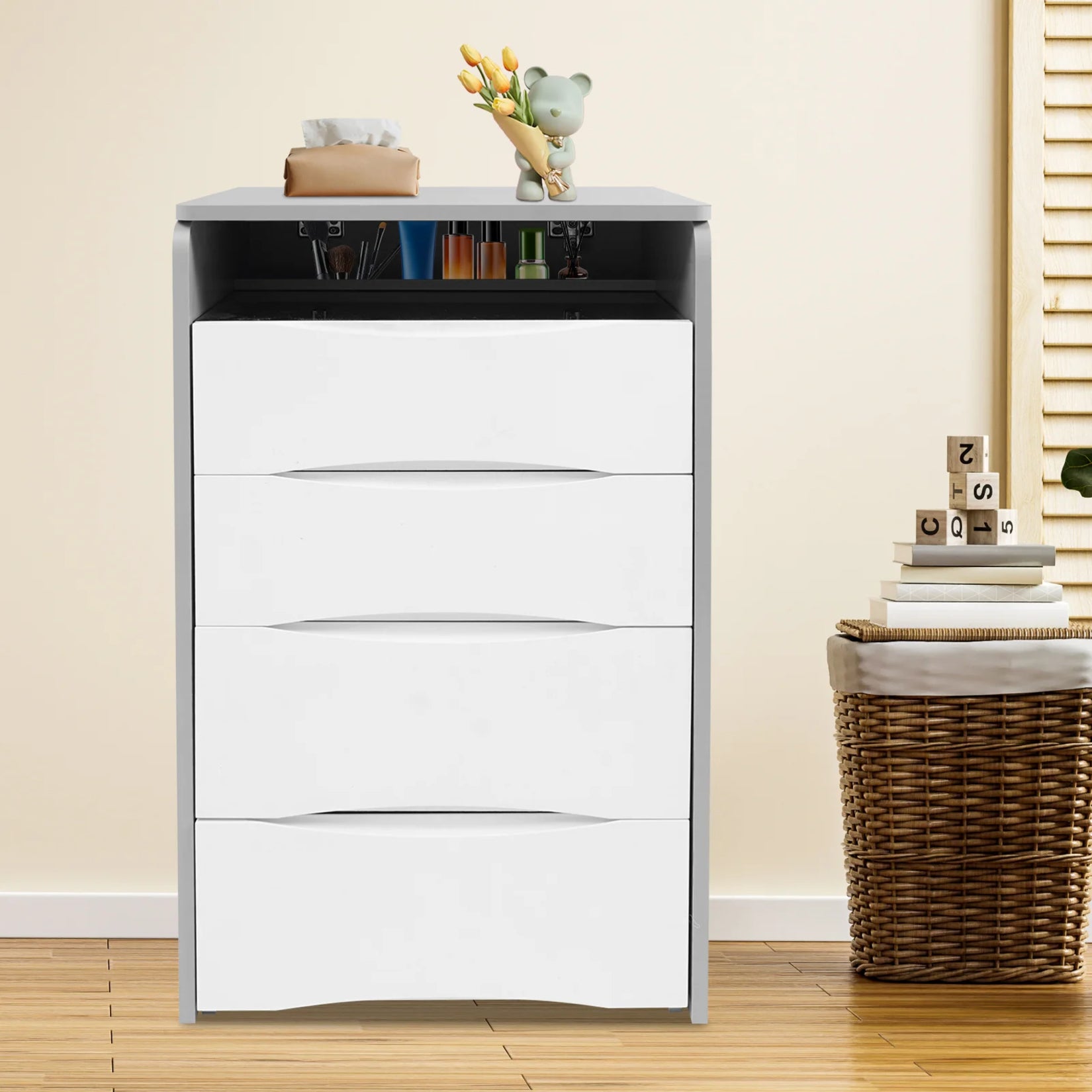 Armoire Bijoux fermée avec quatre tiroirs design ondulés.