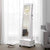 Armoire miroir à bijoux fermée avec un style élégant
