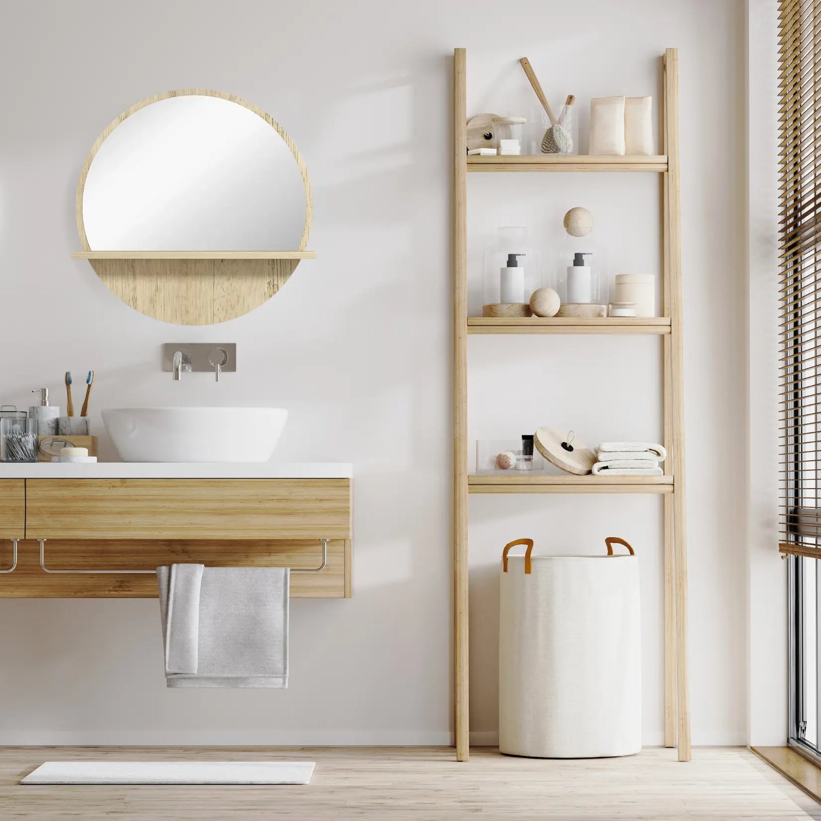 Miroir avec étagère intégré dans une salle de bain style scandinave.