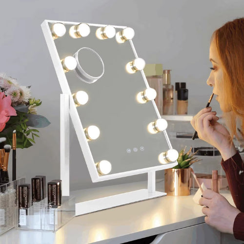 miroir-de-courtoisie-lumineux-avec-ampoules-led-pour-maquillage-dans-une-chambre-elegante