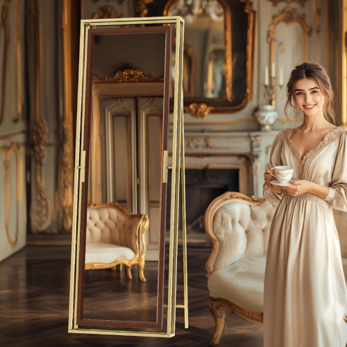 Miroir doré rectangulaire dans un décor baroque, offrant une élégance intemporelle pour des intérieurs luxueux et classiques