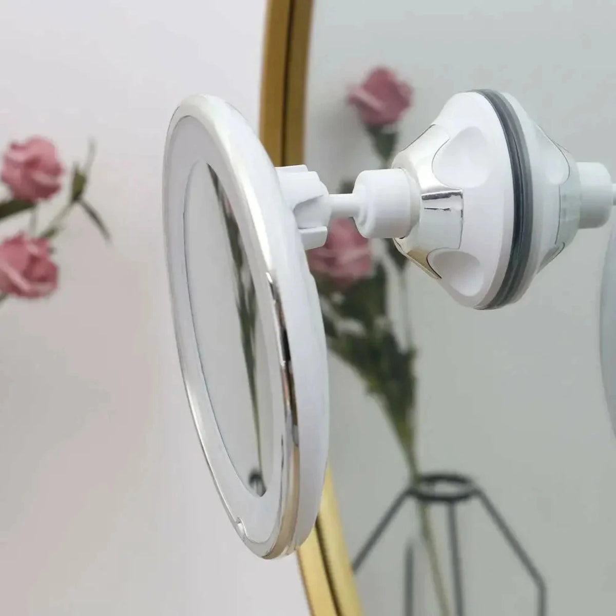 Détail de la ventouse du Miroir Grossissant et Lumineux 10X à Ventouse et sur Pied.