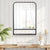 Miroir métal industriel installé dans une déco de style campagne chic.