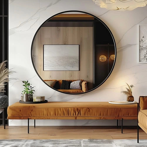 Miroir rond noir 100 cm dans un intérieur moderne et sophistiqué avec canapé orange et décoration minimaliste.